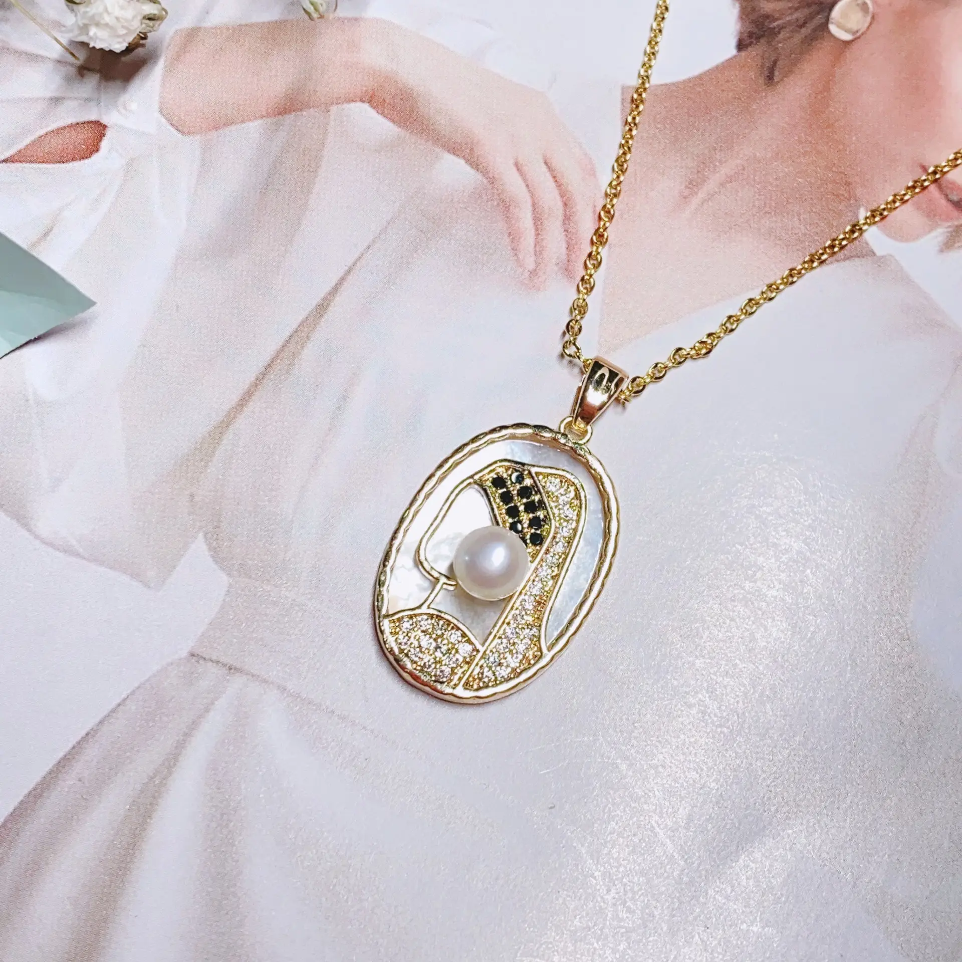 Women's Pearl Pendant Necklace with Balance Wood & Copper Bag - Image 16