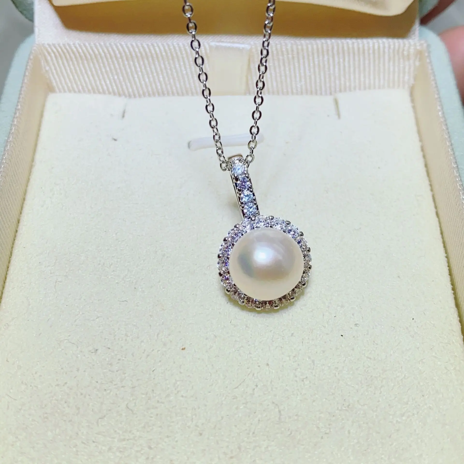 Women's Pearl Pendant Necklace with Balance Wood & Copper Bag - Image 21
