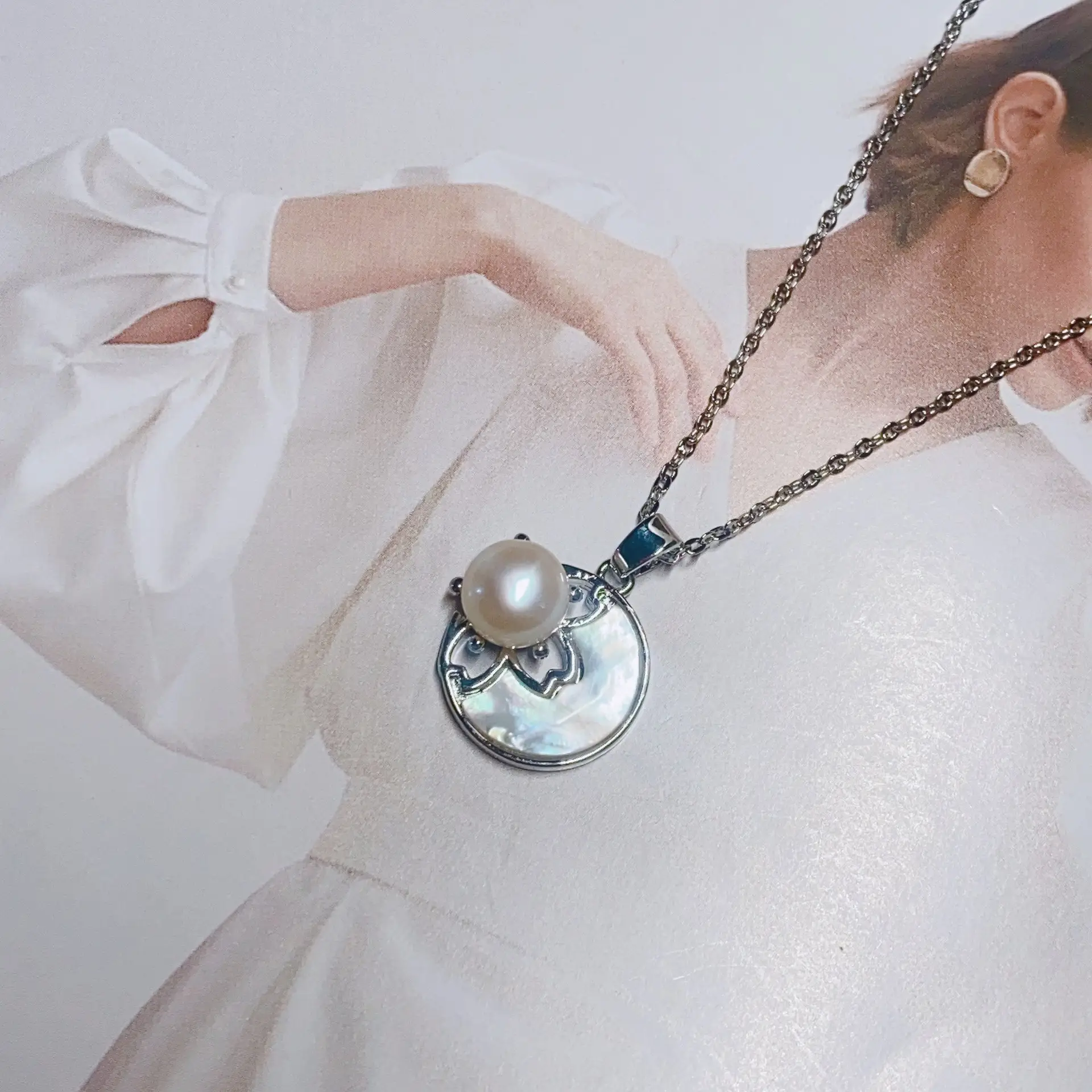 Women's Pearl Pendant Necklace with Balance Wood & Copper Bag - Image 4
