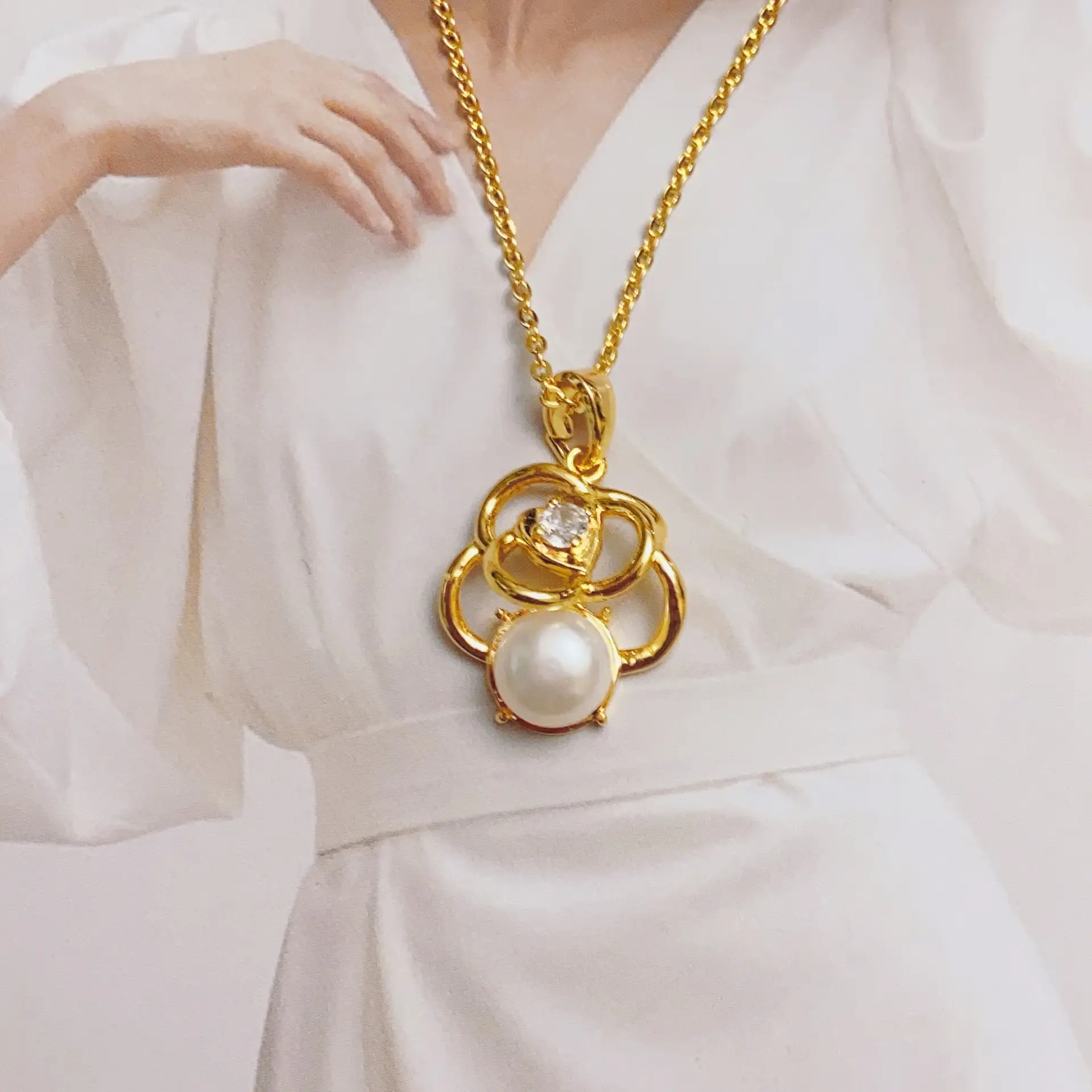Women's Pearl Pendant Necklace with Balance Wood & Copper Bag - Image 25