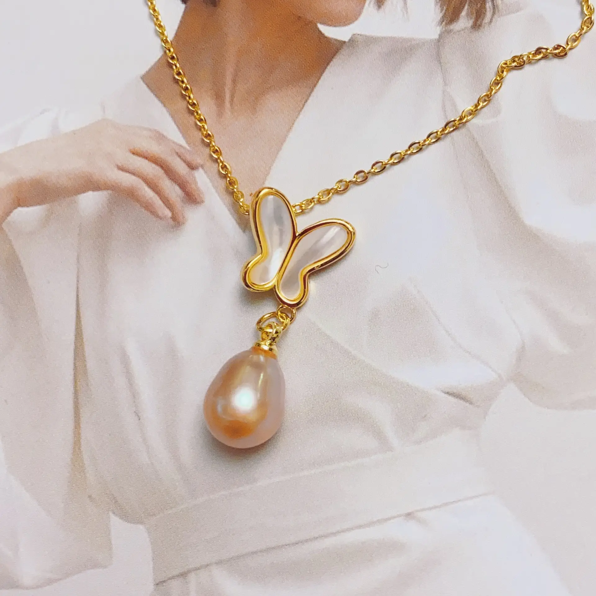 Women's Pearl Pendant Necklace with Balance Wood & Copper Bag - Image 28