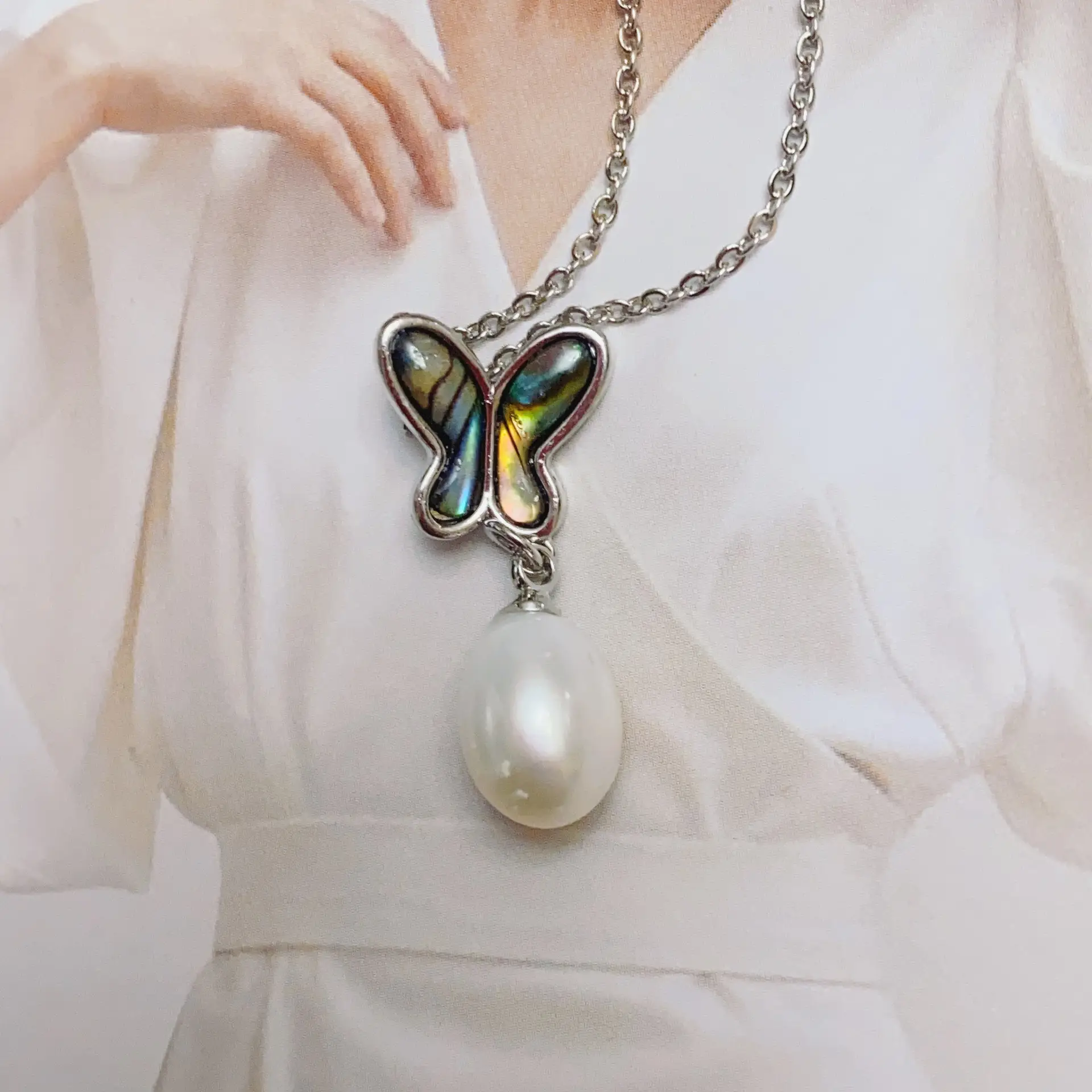 Women's Pearl Pendant Necklace with Balance Wood & Copper Bag - Image 31