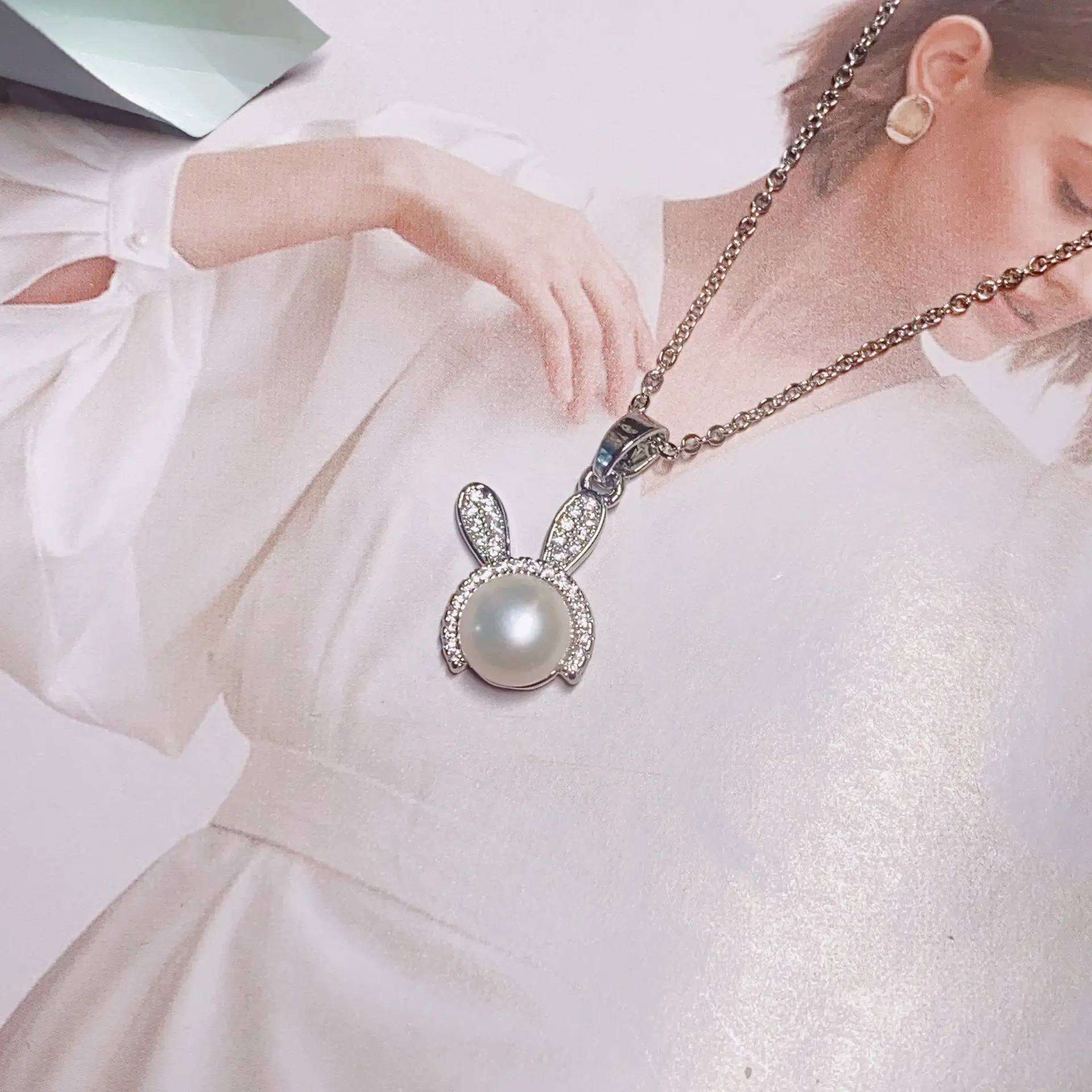 Women's Pearl Pendant Necklace with Balance Wood & Copper Bag - Image 5