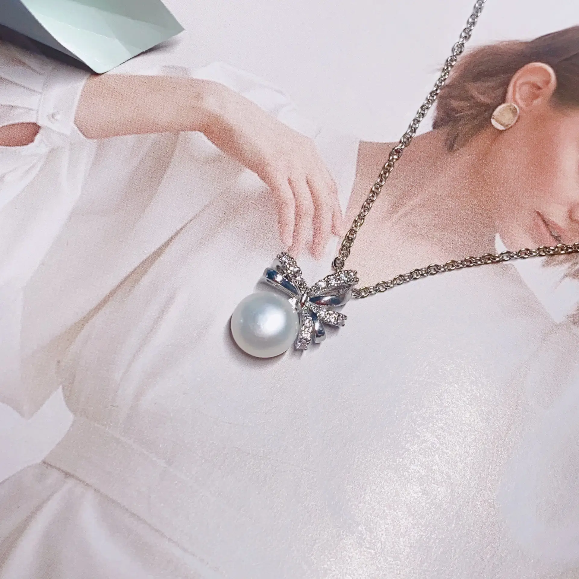 Women's Pearl Pendant Necklace with Balance Wood & Copper Bag - Image 9