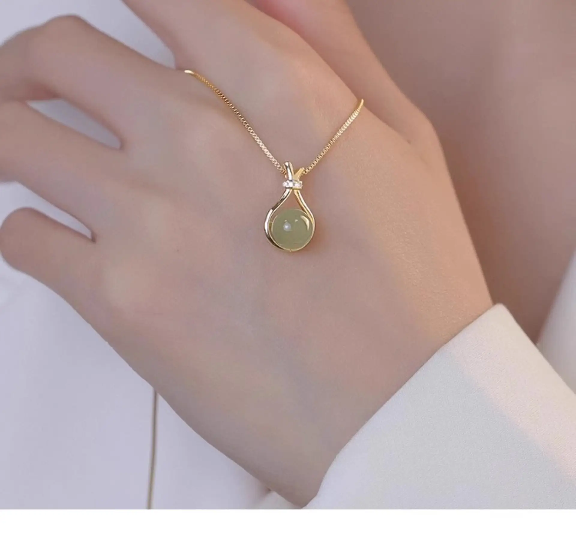 Natural Hetian Jade Half Hole Beads Factory Wholesale — feature 3