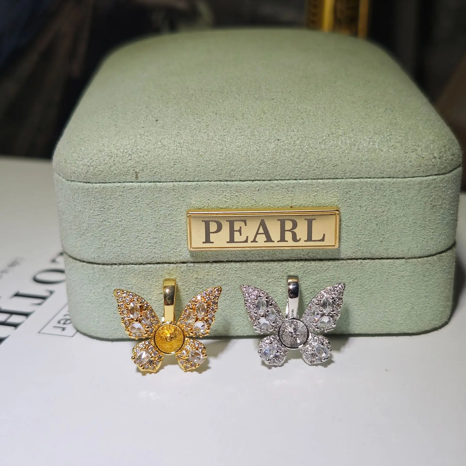 Pearl Detachable Universal Buckle Necklace with Butterfly Design - Image 5