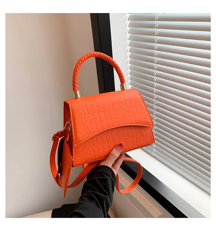 Green Texeled Crossbody Bag for Women 2024 Spring - Image 4
