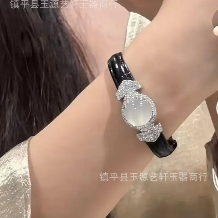 Chinese Style Women's Wristband with Yang Green Agate & Silver Plated - Image 8