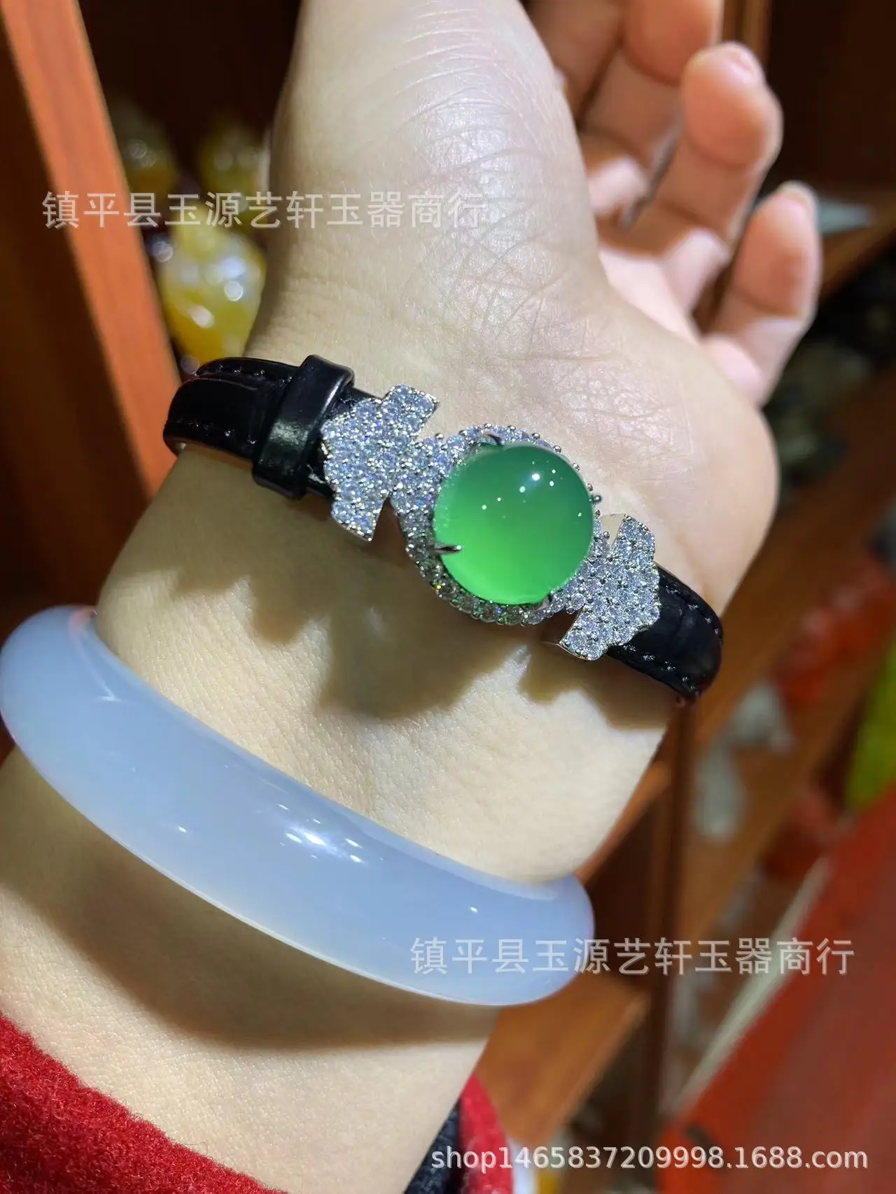Chinese Style Women's Wristband with Yang Green Agate & Silver Plated — feature 2