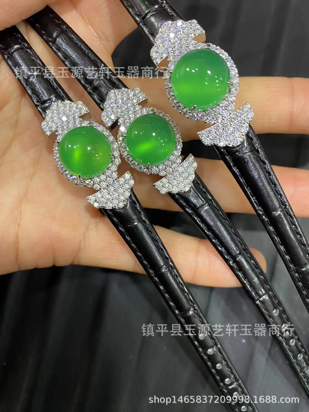 Chinese Style Women's Wristband with Yang Green Agate & Silver Plated - Image 2