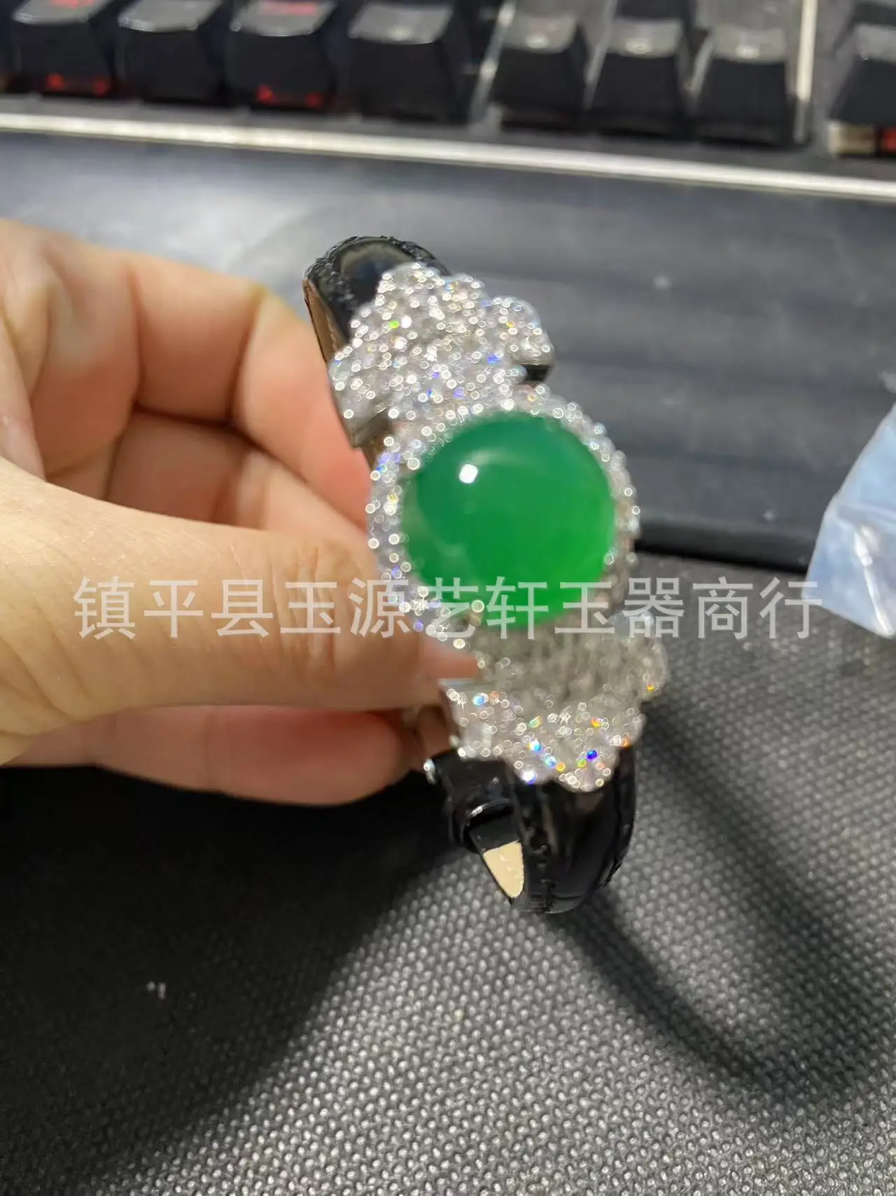 Chinese Style Women's Wristband with Yang Green Agate & Silver Plated - Image 4