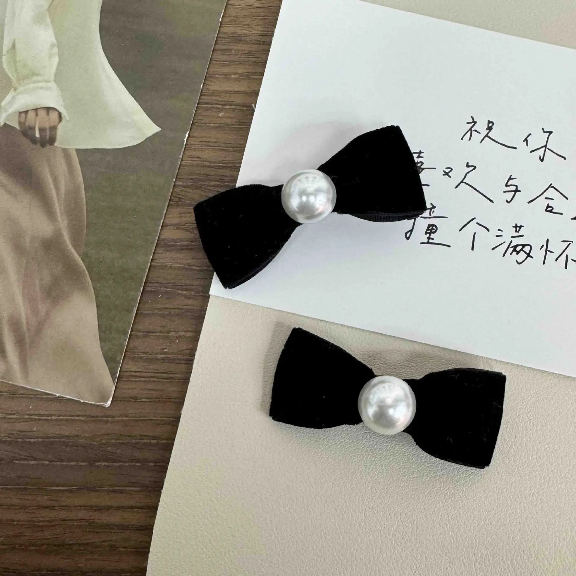 Velvet Bow Pearl Hairpin French Retro Side Clip Bangs Clip Small Chanel-Style Hair Accessory Versatile