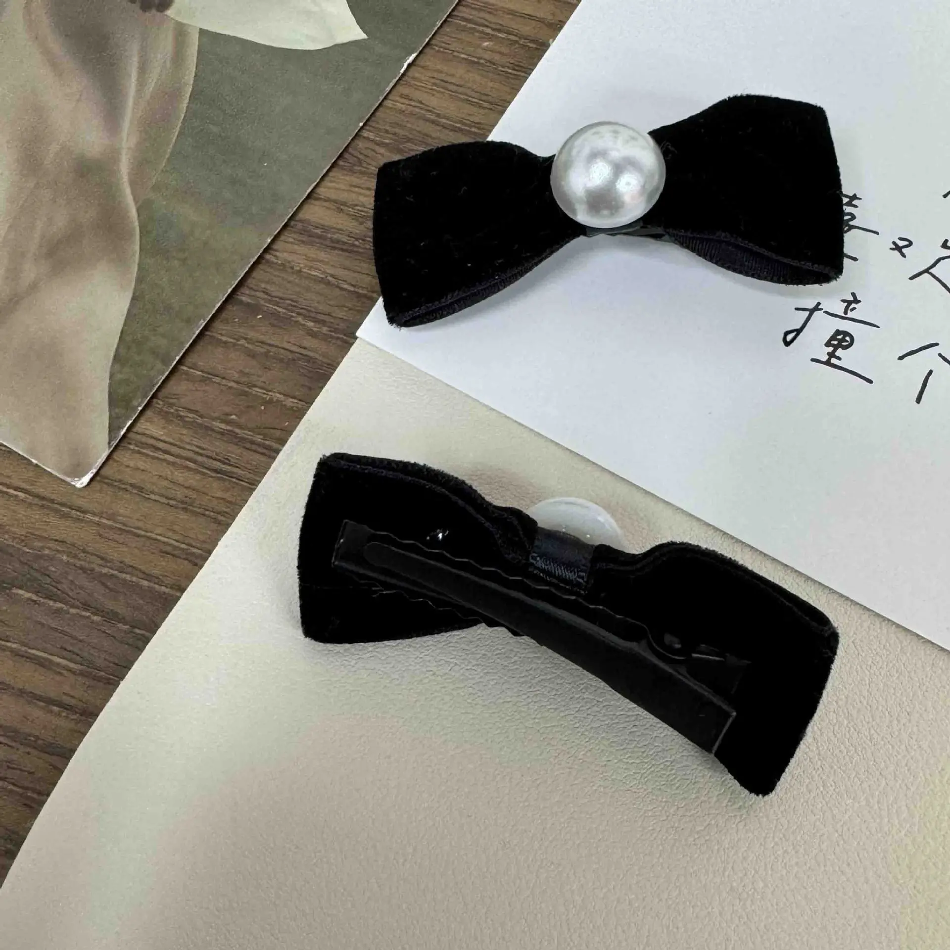 Velvet Bow Pearl Hairpin French Retro Side Clip Bangs Clip Small Chanel-Style Hair Accessory Versatile — feature 5