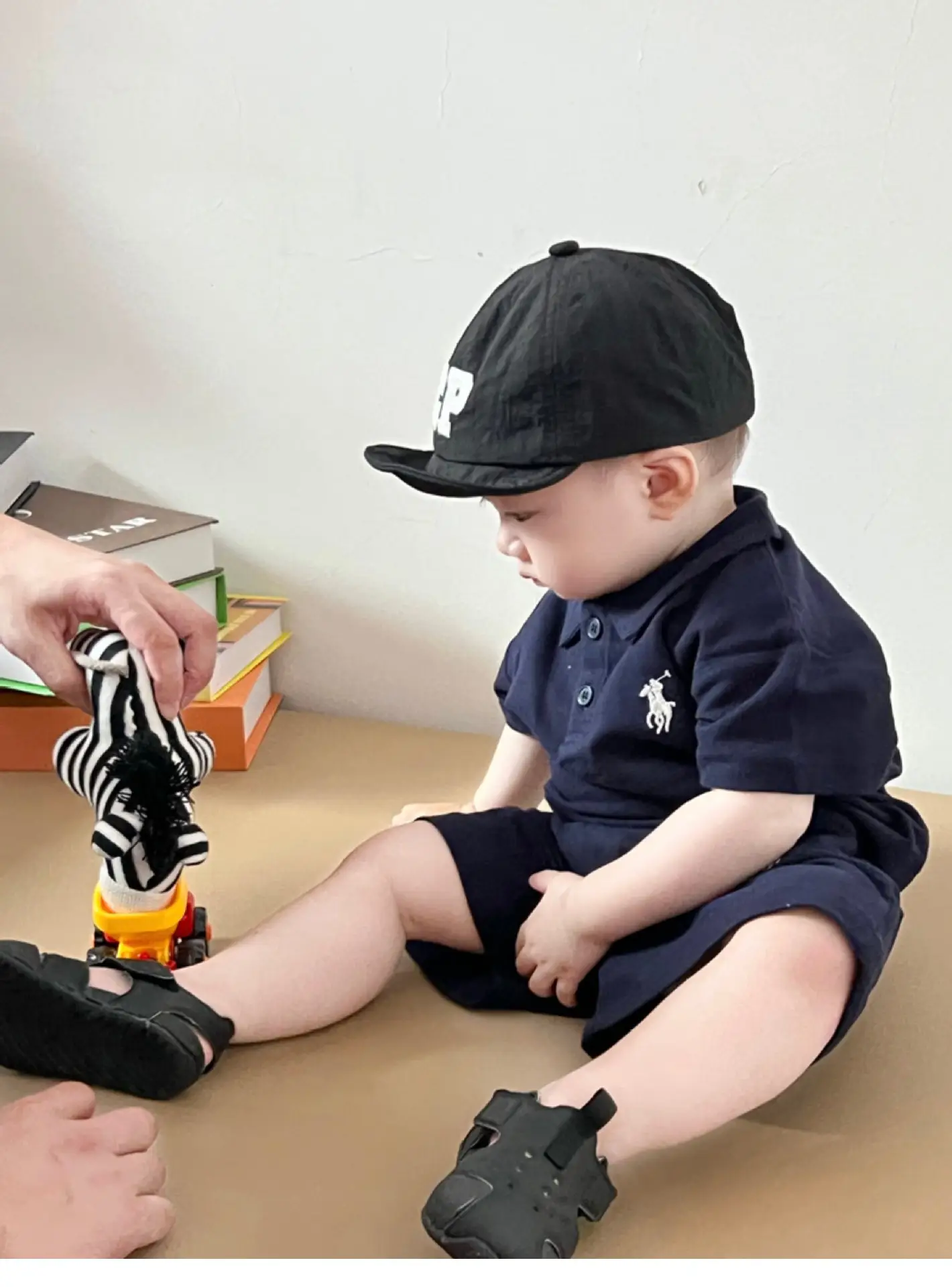 Baby Polo Shirt with Leopard Print Cap White — feature 12