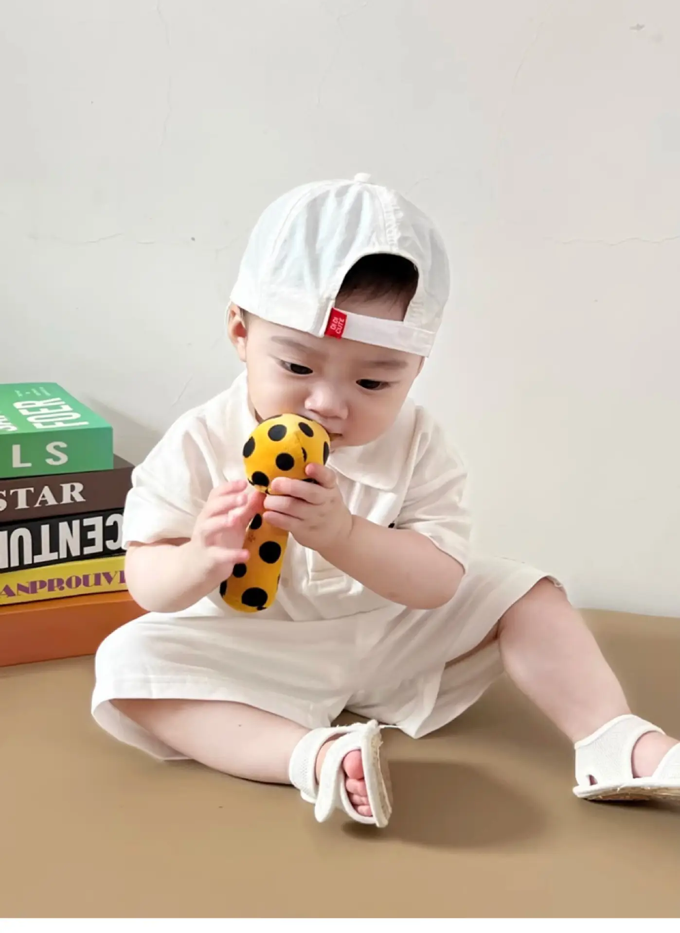 Baby Polo Shirt with Leopard Print Cap White — feature 2