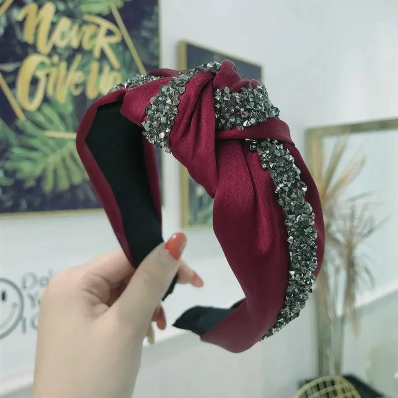Elegant Diamond Knotted Headband with Wide Bristles