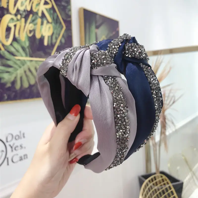 Elegant Diamond Knotted Headband with Wide Bristles — feature 2