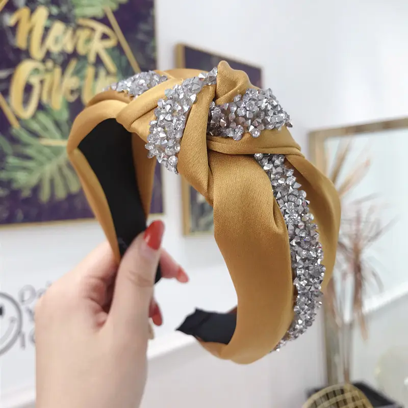 Elegant Diamond Knotted Headband with Wide Bristles