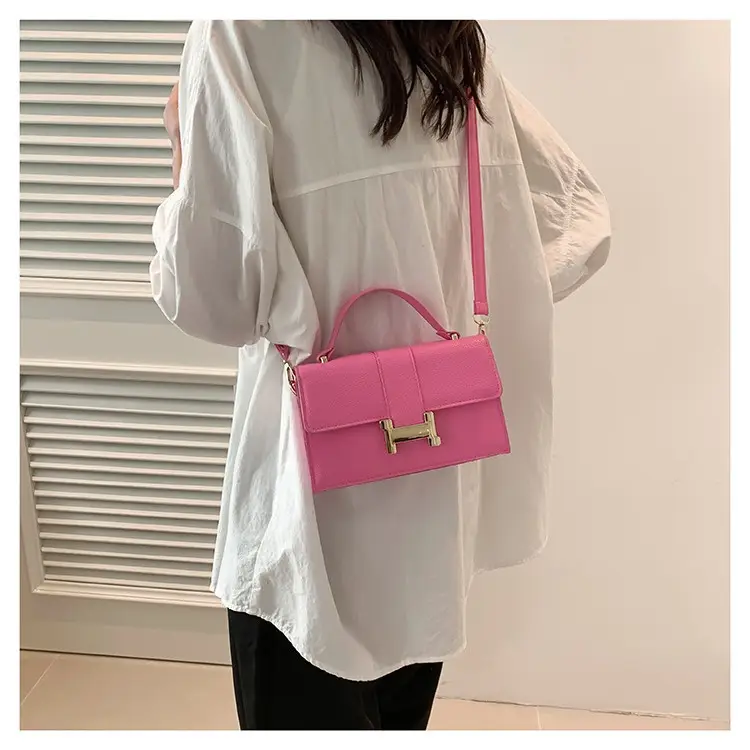 Green H-Link Shoulder Bag for Women 2024 Spring - Image 8