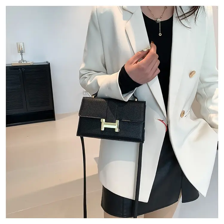 Green H-Link Shoulder Bag for Women 2024 Spring - Image 9
