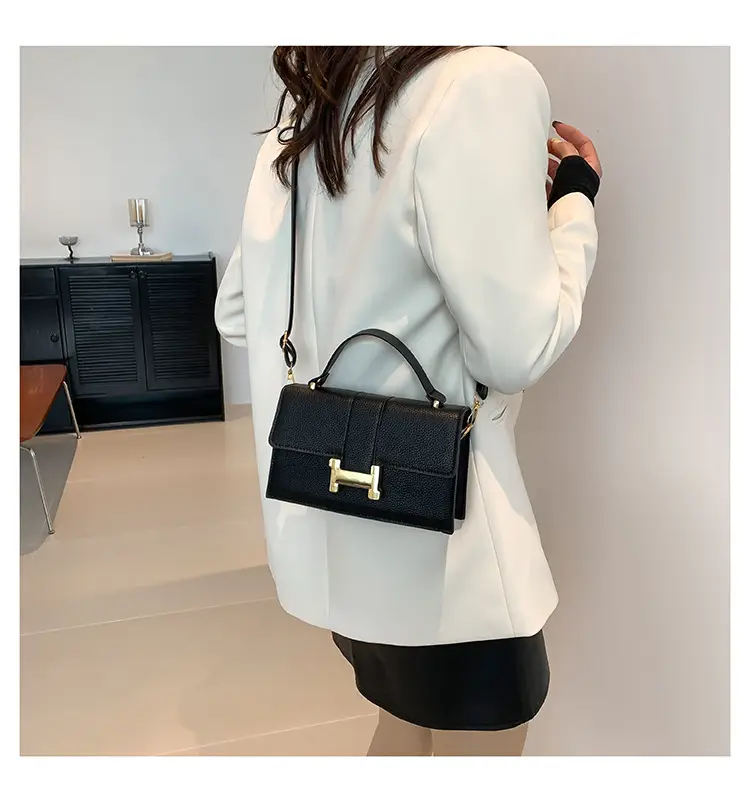 Green H-Link Shoulder Bag for Women 2024 Spring — feature 13