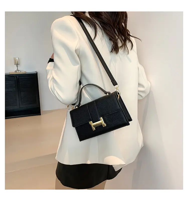 Green H-Link Shoulder Bag for Women 2024 Spring — feature 15
