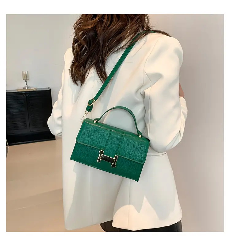 Green H-Link Shoulder Bag for Women 2024 Spring — feature 17