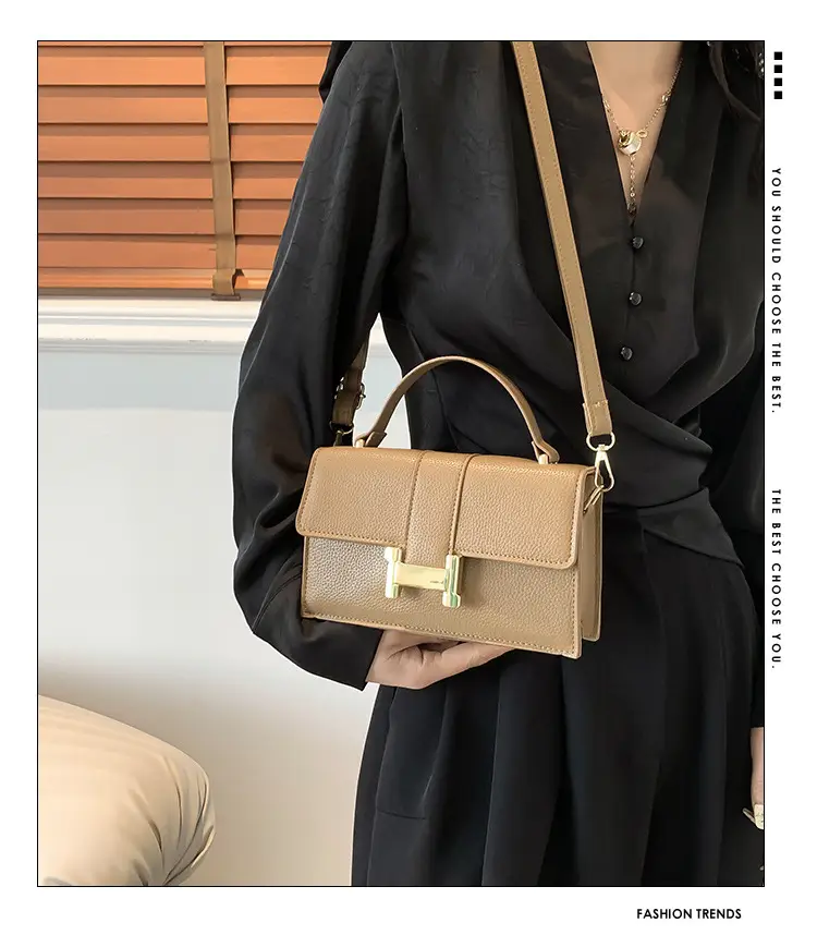 Green H-Link Shoulder Bag for Women 2024 Spring — feature 2