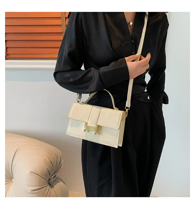 Green H-Link Shoulder Bag for Women 2024 Spring — feature 27