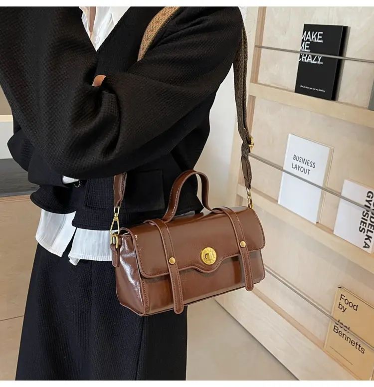 Women's White Crossbody Bag with Gold Clasp — feature 32