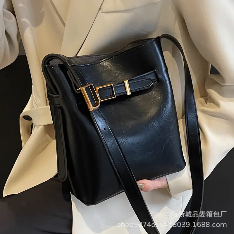 Black French Niche Retro Shoulder Bag Women 2026 - Image 7