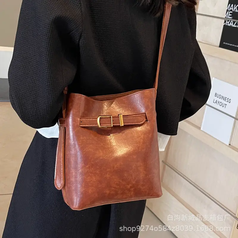 Black French Niche Retro Shoulder Bag Women 2026 - Image 8