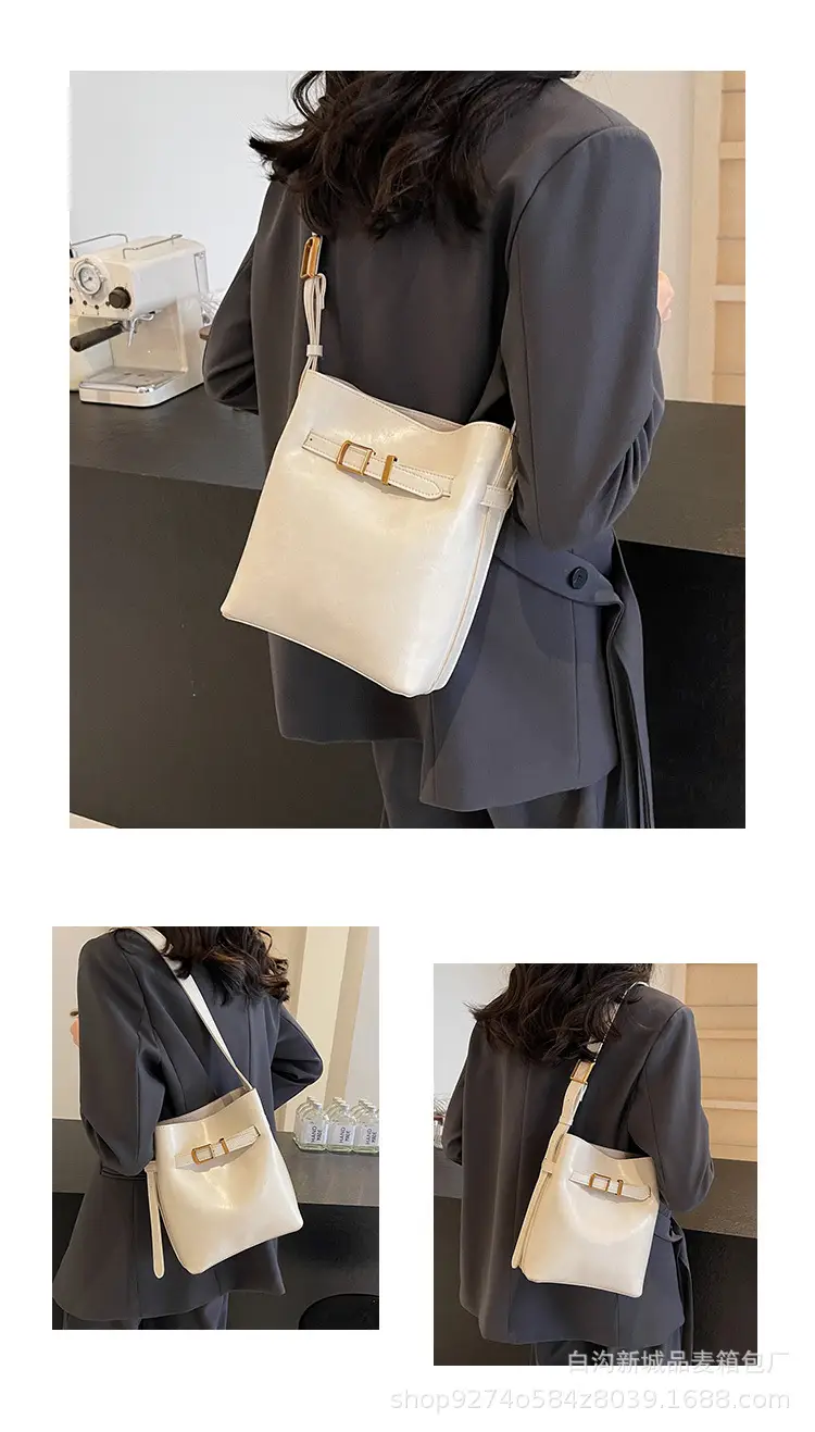 Black French Niche Retro Shoulder Bag Women 2026 — feature 10