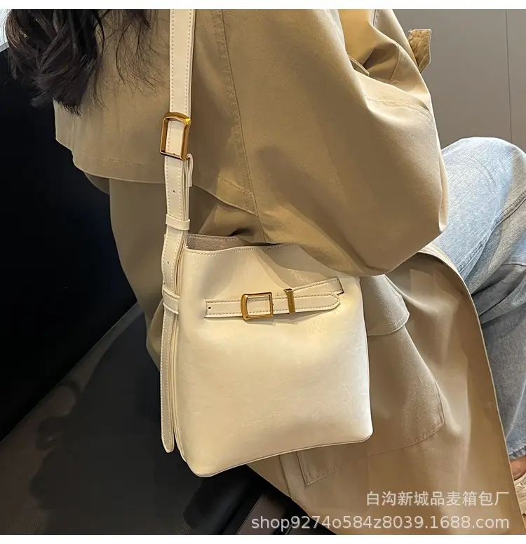 Black French Niche Retro Shoulder Bag Women 2026 — feature 21