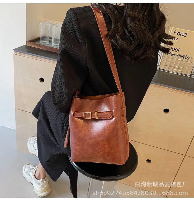 Black French Niche Retro Shoulder Bag Women 2026 — feature 22