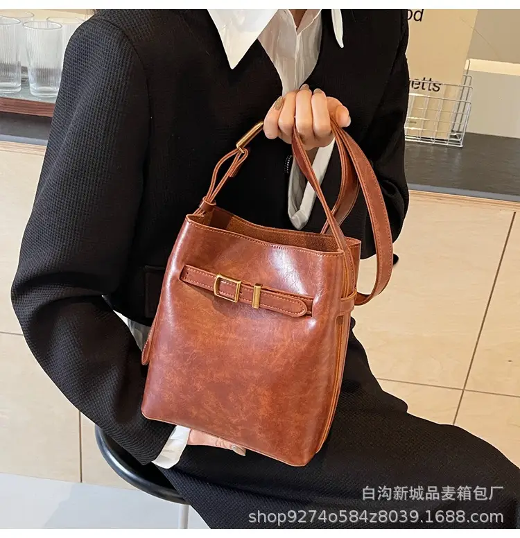 Black French Niche Retro Shoulder Bag Women 2026 — feature 23