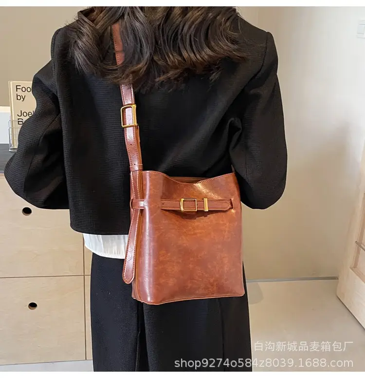 Black French Niche Retro Shoulder Bag Women 2026 — feature 24