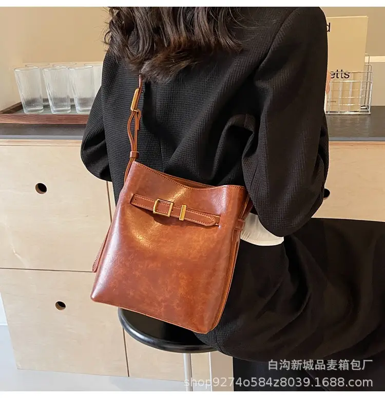 Black French Niche Retro Shoulder Bag Women 2026 — feature 25