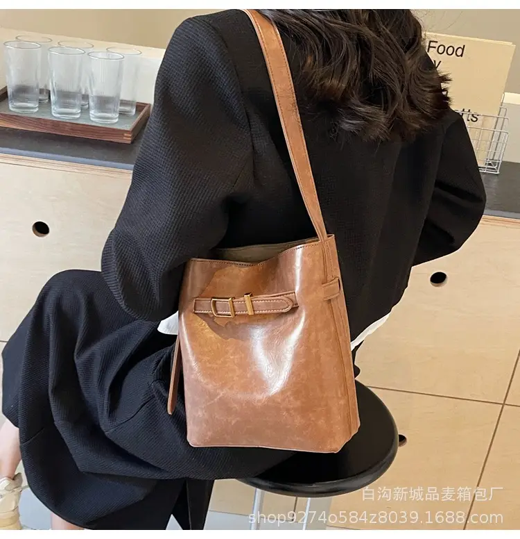 Black French Niche Retro Shoulder Bag Women 2026 — feature 26