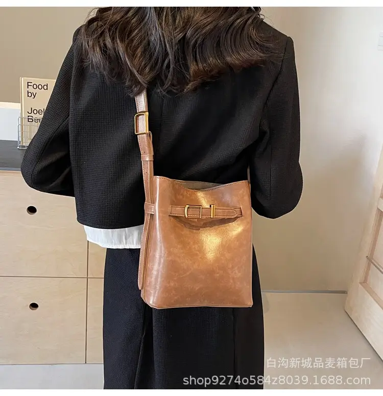 Black French Niche Retro Shoulder Bag Women 2026 — feature 28