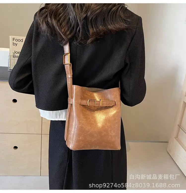Black French Niche Retro Shoulder Bag Women 2026 — feature 29