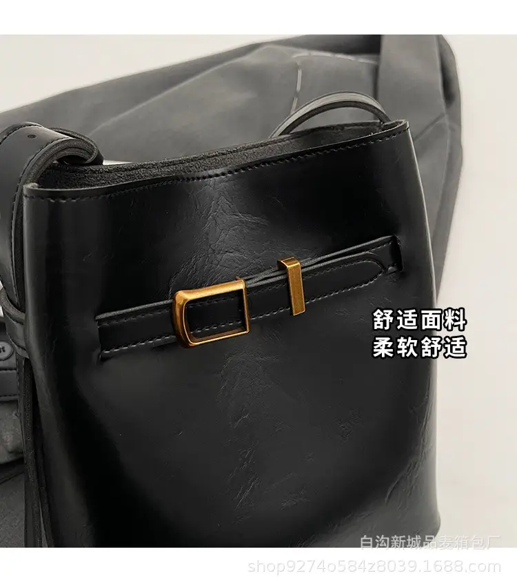 Black French Niche Retro Shoulder Bag Women 2026 — feature 3