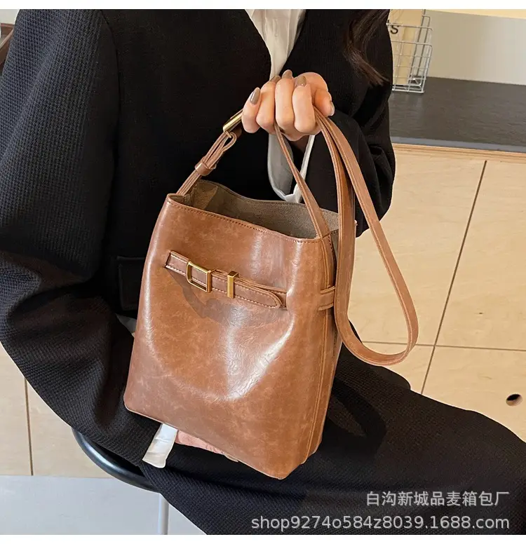 Black French Niche Retro Shoulder Bag Women 2026 — feature 30