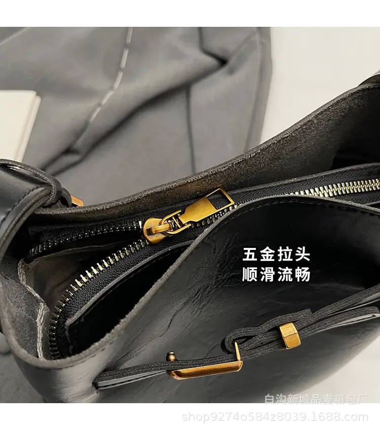 Black French Niche Retro Shoulder Bag Women 2026 — feature 5