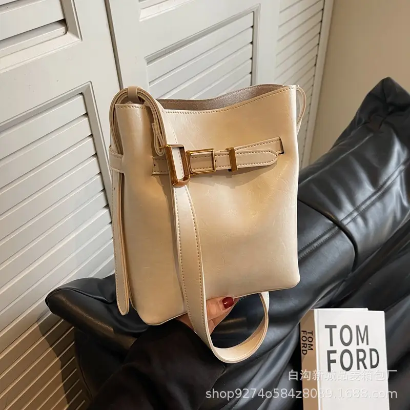 Black French Niche Retro Shoulder Bag Women 2026 - Image 2