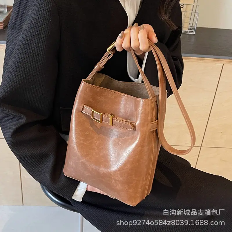 Black French Niche Retro Shoulder Bag Women 2026 - Image 4