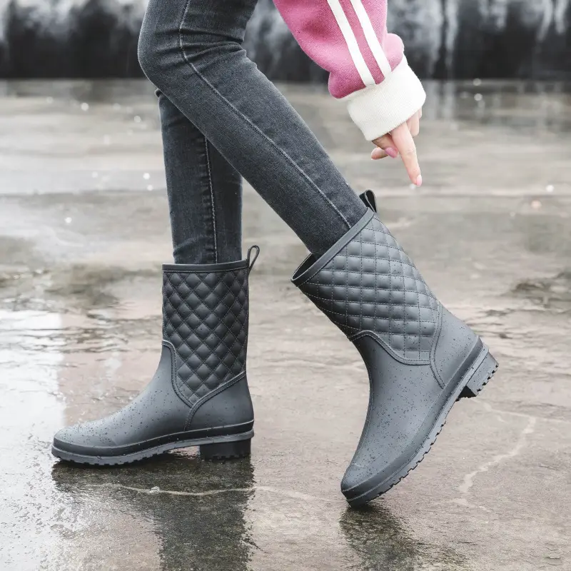 One-time Shaping Women's Middle Tube Non-slip Rain Boots Plastic Waterproof Rain Boots Prellis Outer Wearing Water Shoes Selling Fish Wearing Water Boots - Image 25