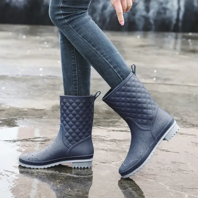 One-time Shaping Women's Middle Tube Non-slip Rain Boots Plastic Waterproof Rain Boots Prellis Outer Wearing Water Shoes Selling Fish Wearing Water Boots - Image 12