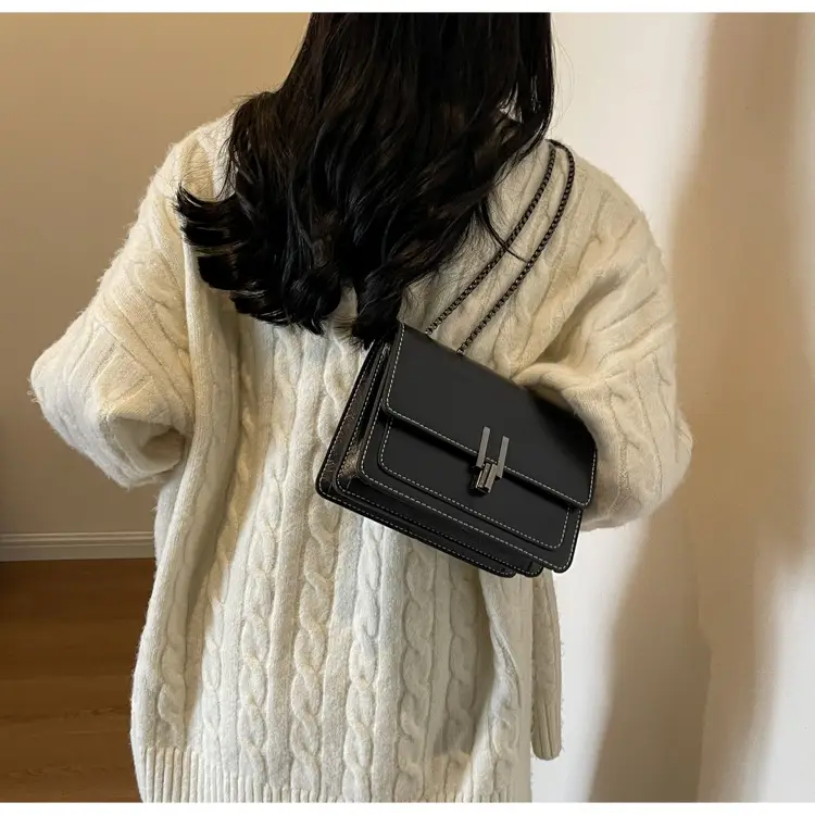 Women's Brown Leather Chain Crossbody Bag 2024 — feature 10