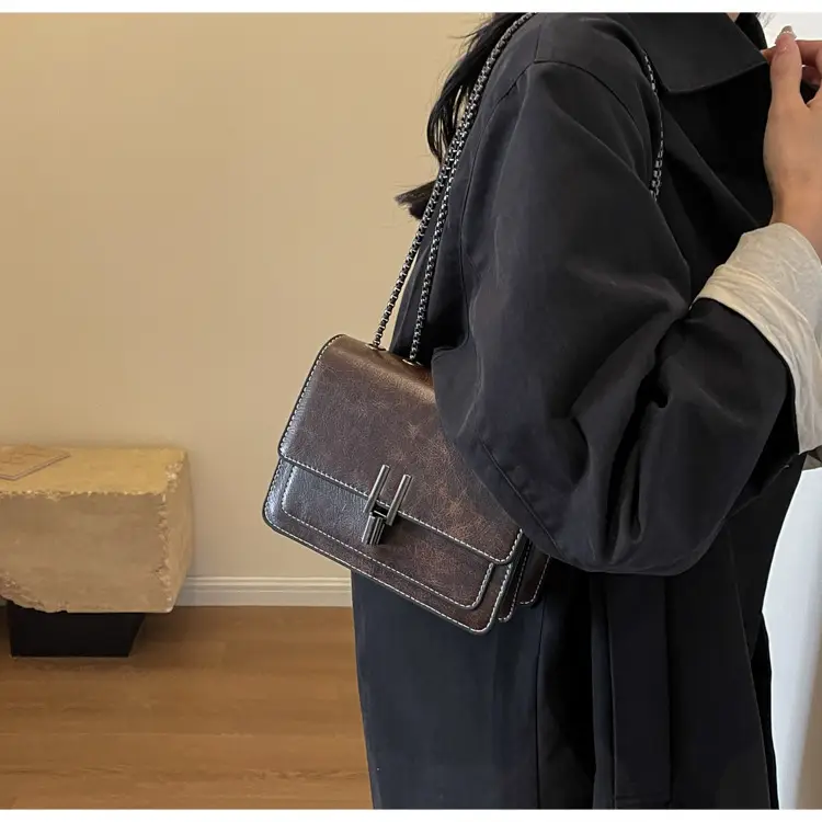 Women's Brown Leather Chain Crossbody Bag 2024 — feature 11